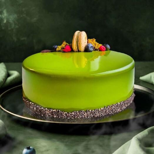 Pistachio and wild berries cake