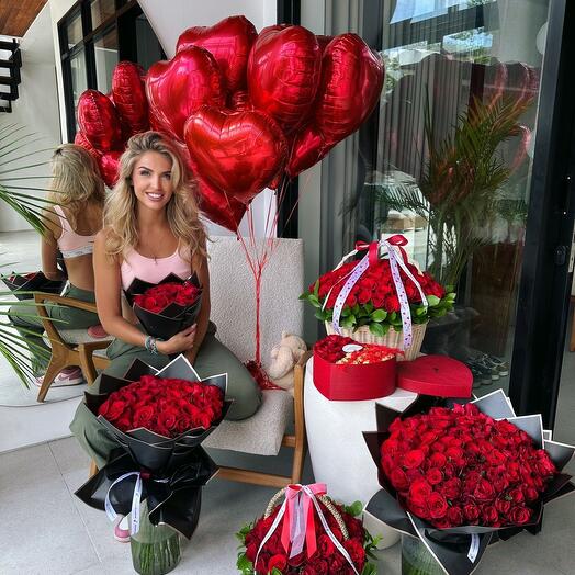 10 Red heart baloons