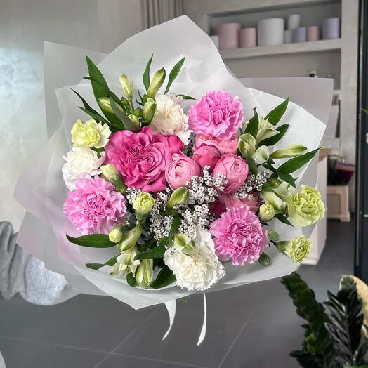 Vegyes csokor peoniaszerű rózsával