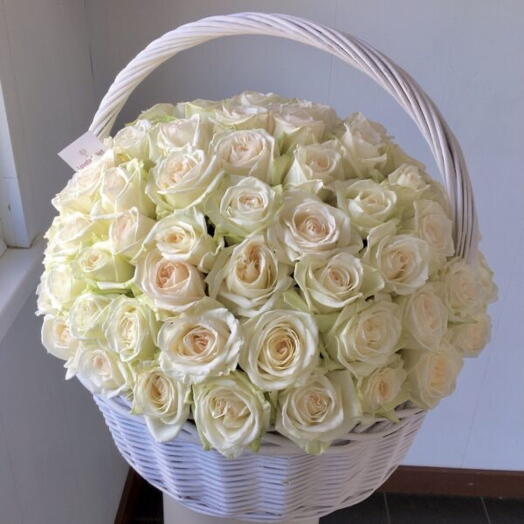 Корзина 51 пионовидная роза