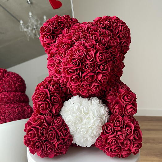 Rosenbaer weinrot mit Rosen Herz M