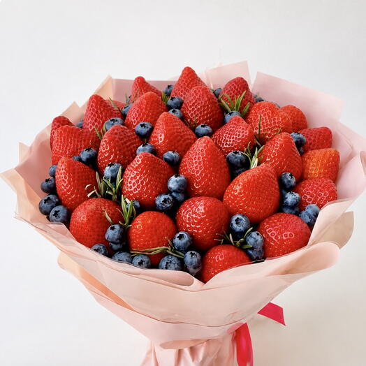 Bouquet with strawberries
