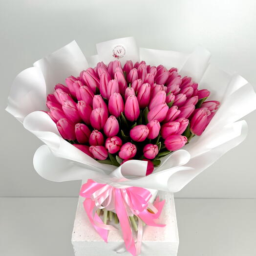 101 pink tulips bouquet