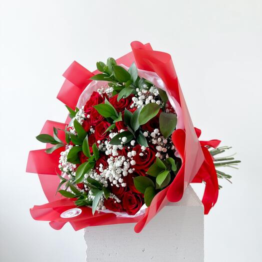 Red roses with gypsophila and ruscus