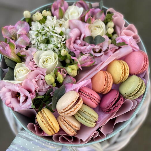 Flowers and macarons