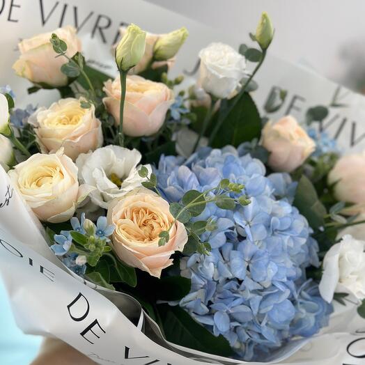 Peony-shaped roses and hydrangea