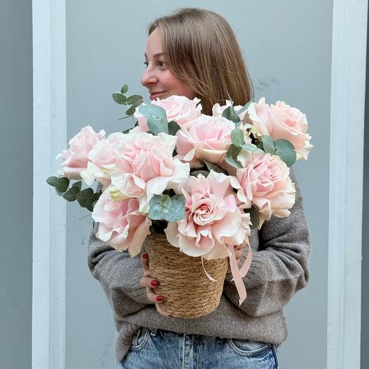 French roses Pink mondial in basket size S