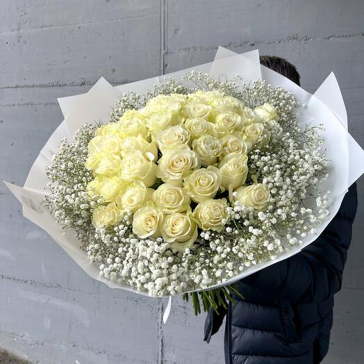 Blumenstrauss "Weisse Rosen und Schleierkraut"