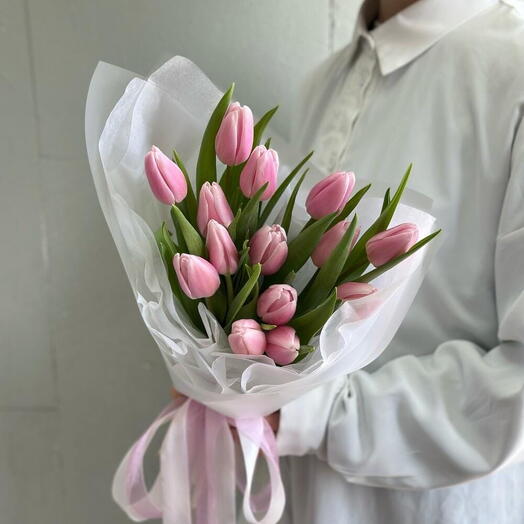 15 розовых тюльпанов