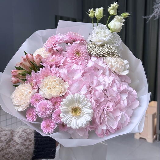 Pembe ortancalı karışık buket