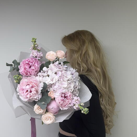 Peonies, hydrangea, matthiolа