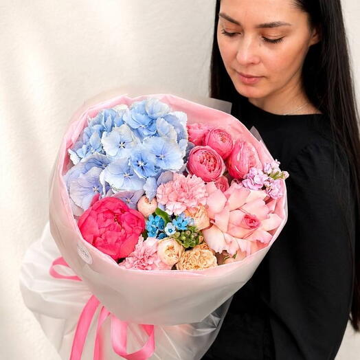 Bouquet luminoso con ortensia blu