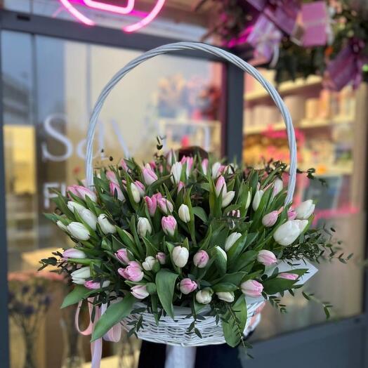 101 tulipani in un cesto