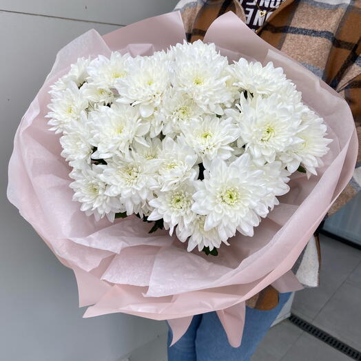 Букет из кустовой хризантемы в авторском оформлении