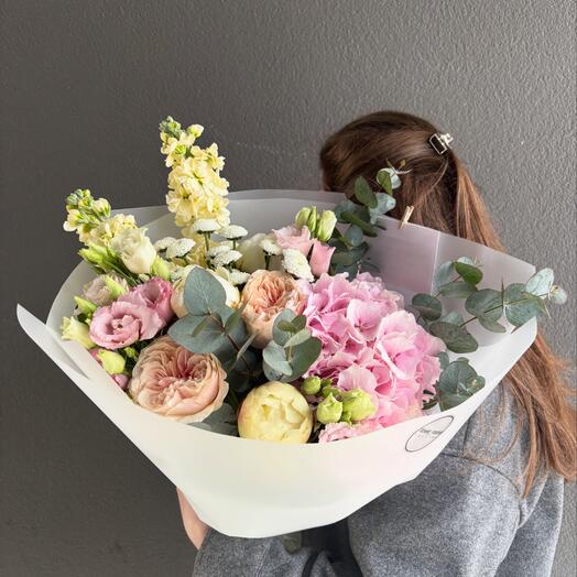 Summer bouquet with hidrangea