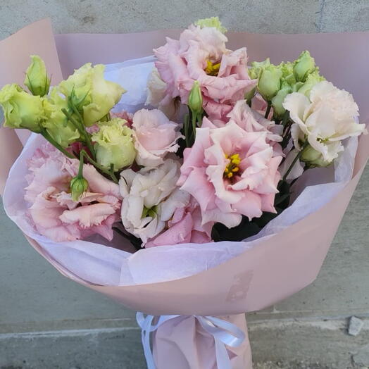 Monobouquet of lysianthus