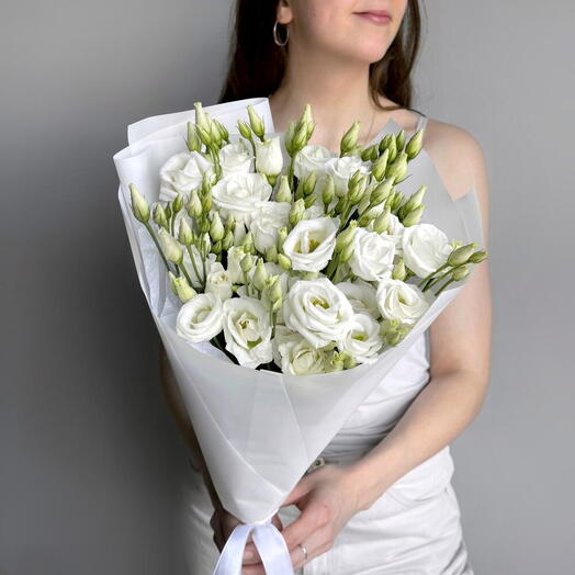 Bouquet of white eustomas