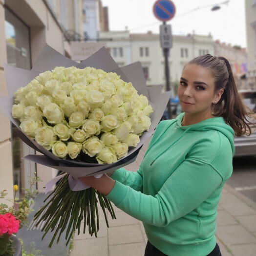 100 white roses