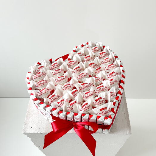 Sweet box Heart with Raffaello and Kinder chocolate