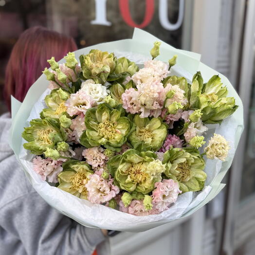Verdant Pink Bouquet L Size (Veggie Roses, Lisianthus)
