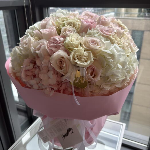 Soft Mixed Bouquet