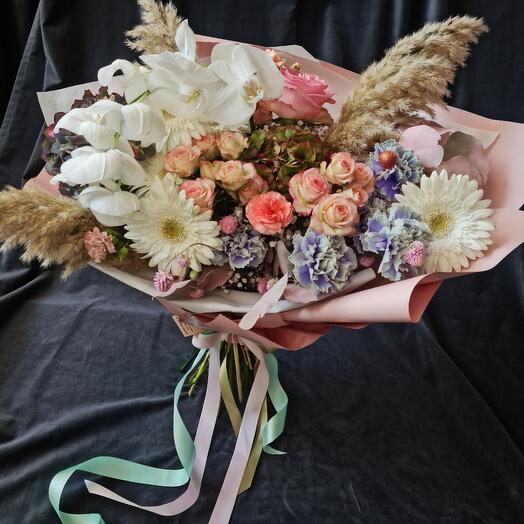Hand tide bouquet