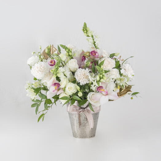 The White Luxe Arrangement