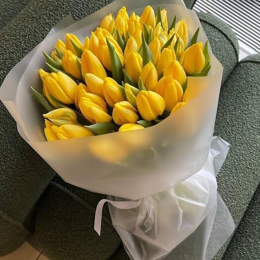 35 Yellow Tulips