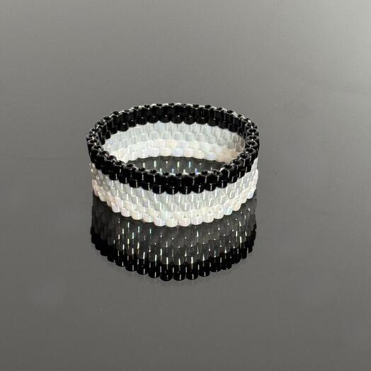 Tricolor beaded ring