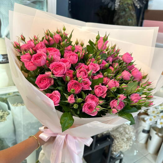 Beautiful red spray rose bouquet