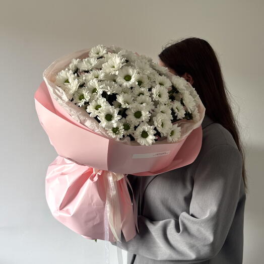 Bouquet of chamomile chrysanthemum