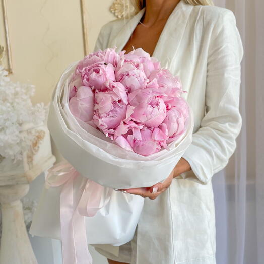 Розовое облако из 15 пионов «Petaluma»