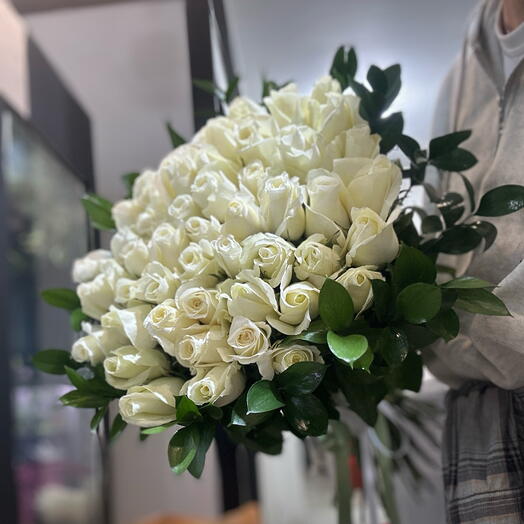 51 white aroma roses