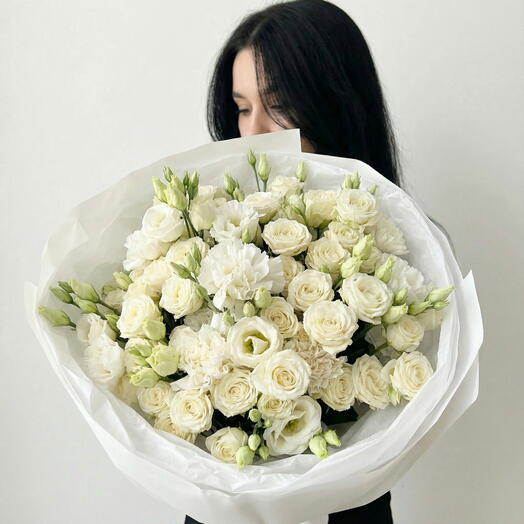 The photo shows a bouquet of 15 flowers