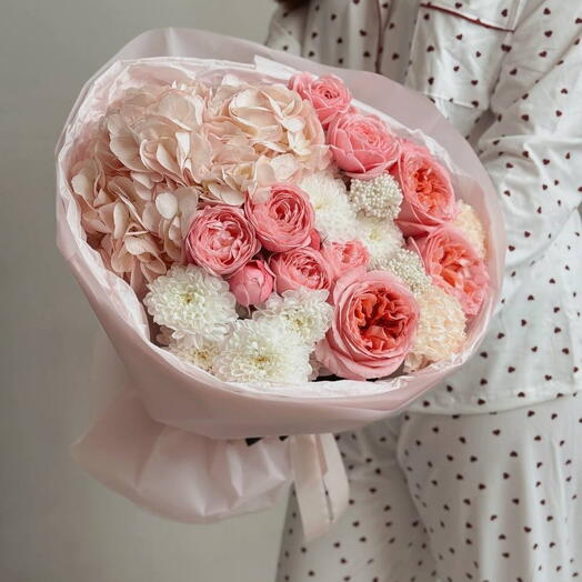 Изысканный микс с пионовидными розами и гортензией