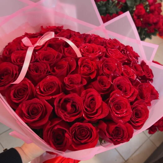 50 красных роз букет Бучон