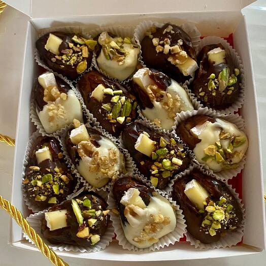 Chocolate-covered dates with cheese