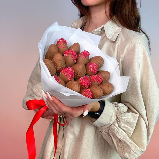 Букет из 19 клубник в шоколаде
