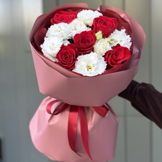 Roża czerwona z Eustoma