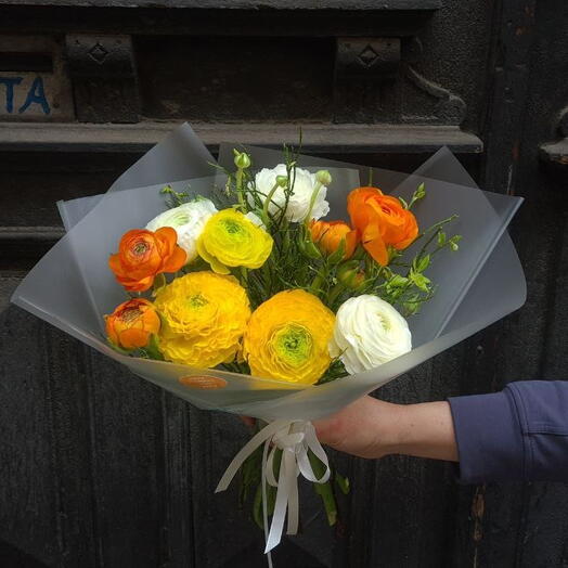 Lemon ranunculuses bouquet