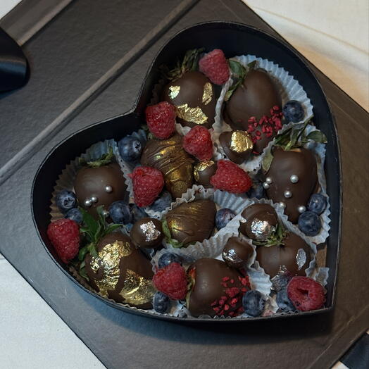 Chocolate Berry Heart Box 🖤