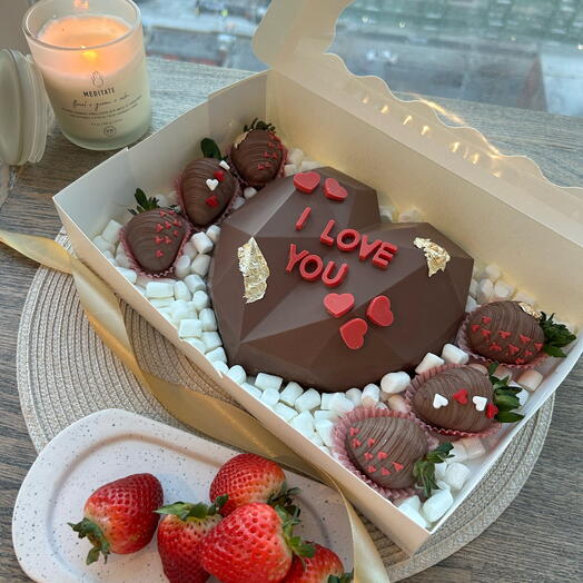 Smash heart and chocolate dipped strawberries