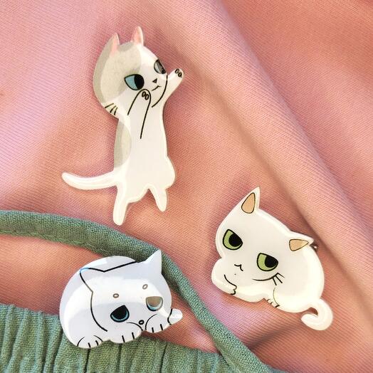 Set of 3 brooches White kittens