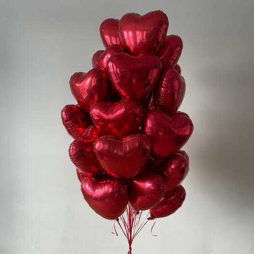 Fountain of 20 red foil hearts