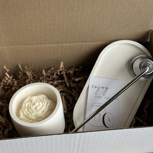 Peony harmony - candle in a plaster candle holder with a snuffer and a plaster base