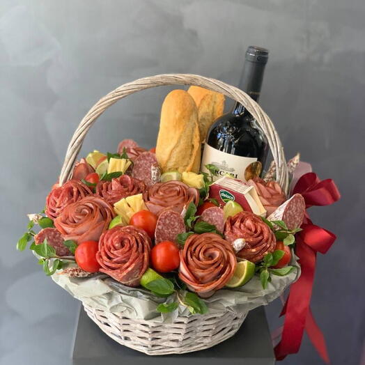 Мясная корзина с вином