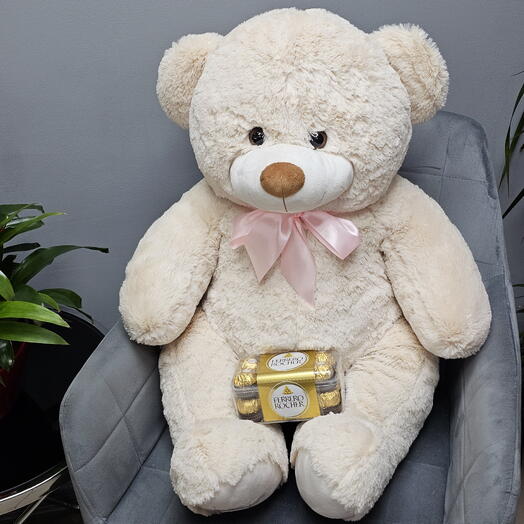 Мягкий медведь и конфеты ферреро роше