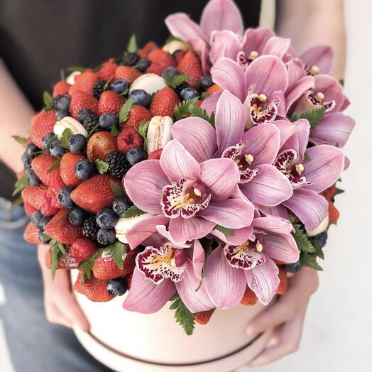 Коробка Орхидея и ягода