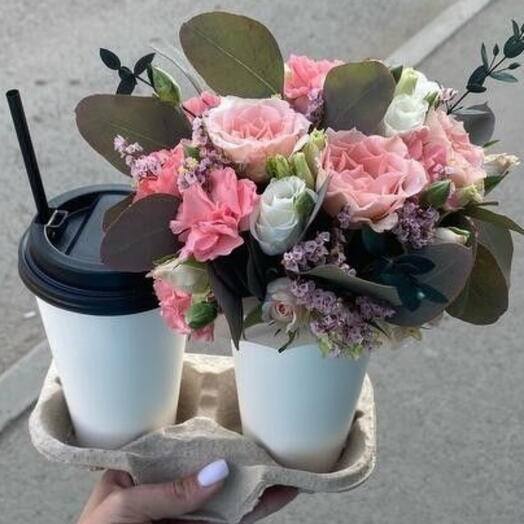 Нежная цветочная композиция + латте