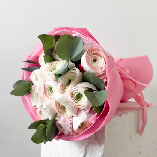 Light pink Ranunculus bouquet 15pcs with Eucalyptus